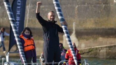 Fabrice Amadeo à l'arrivée de la course de voilier Vendée Globe le 18 février 2017