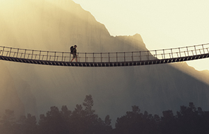 L’homme-pont a la tête dans les étoiles et les pieds sur terre